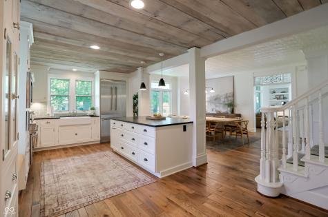 420 W Pine Street Zionsville IN 46077