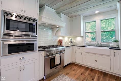 420 W Pine Street Zionsville IN 46077