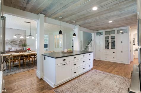 420 W Pine Street Zionsville IN 46077