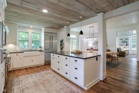 420 W Pine Street Zionsville IN 46077