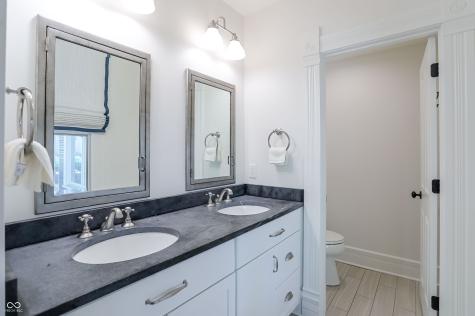 420 W Pine Street Zionsville IN 46077