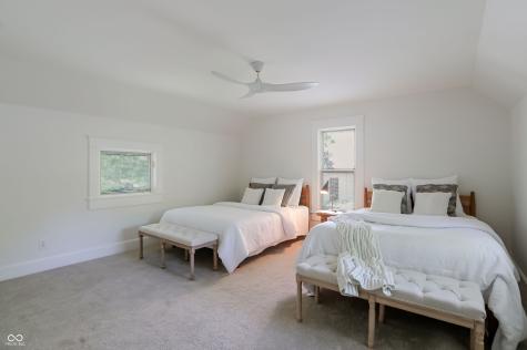 420 W Pine Street Zionsville IN 46077