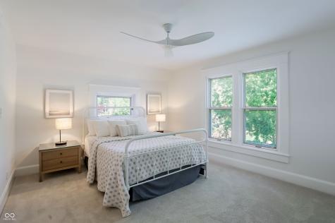 420 W Pine Street Zionsville IN 46077