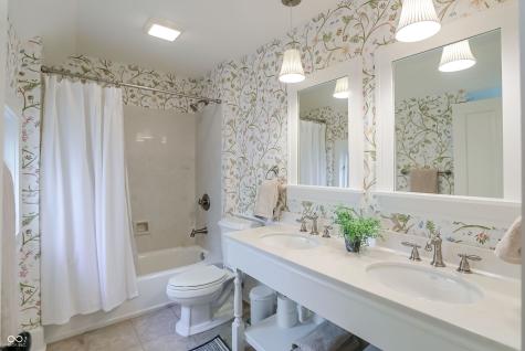 420 W Pine Street Zionsville IN 46077