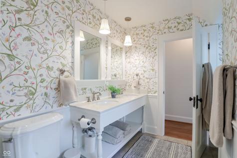 420 W Pine Street Zionsville IN 46077