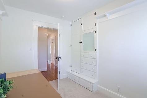 420 W Pine Street Zionsville IN 46077