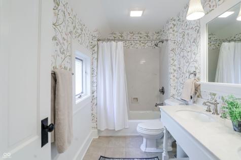 420 W Pine Street Zionsville IN 46077