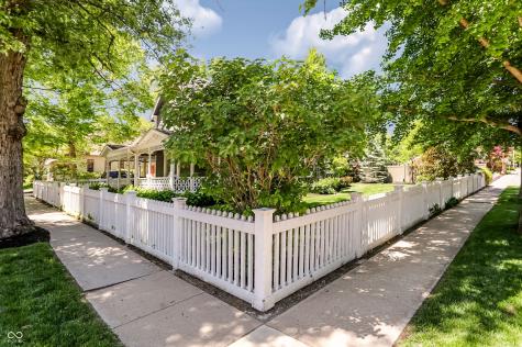 420 W Pine Street Zionsville IN 46077