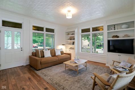 420 W Pine Street Zionsville IN 46077