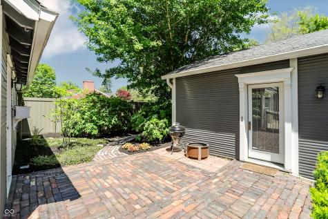 420 W Pine Street Zionsville IN 46077