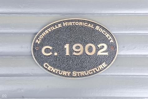 420 W Pine Street Zionsville IN 46077