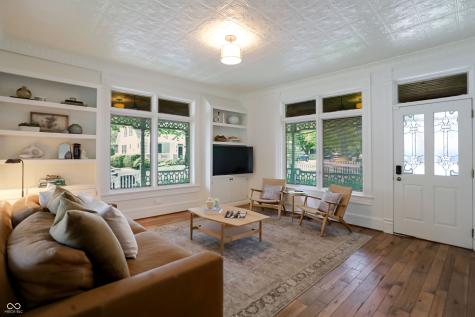 420 W Pine Street Zionsville IN 46077
