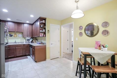 5517 Blairwood Drive Indianapolis IN 46237