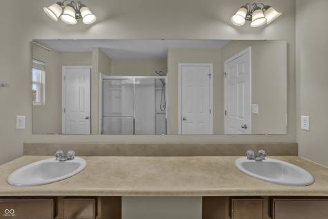 2273 Shadow Bend Drive Columbus IN 47201