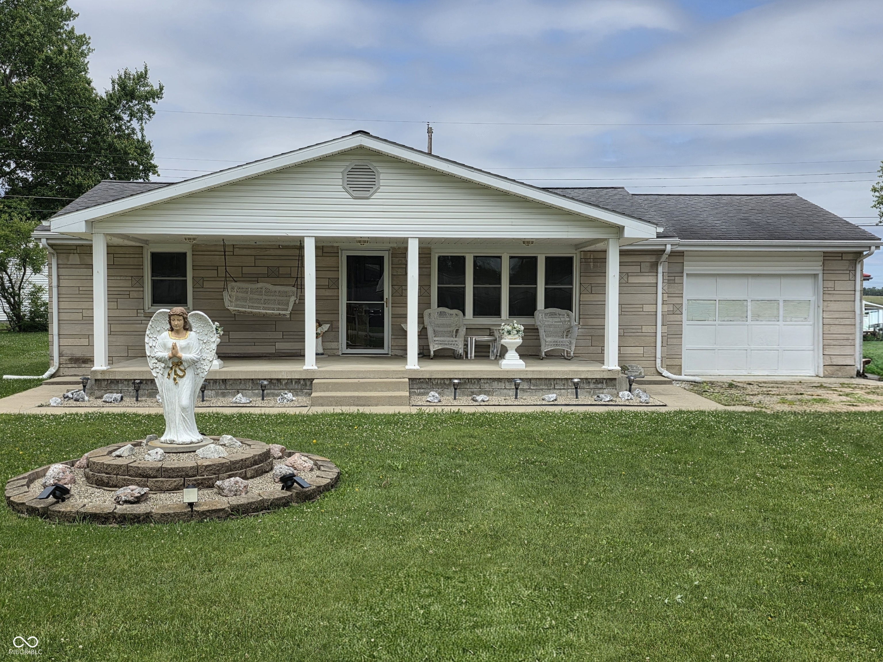 604 E Gatewood Drive Westport IN 47283