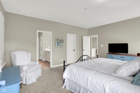 8239 Peggy Court Zionsville IN 46077
