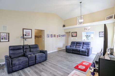 6824 Millbrook Circle Indianapolis IN 46237