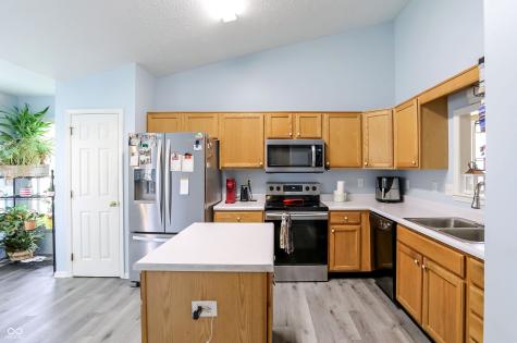 6824 Millbrook Circle Indianapolis IN 46237