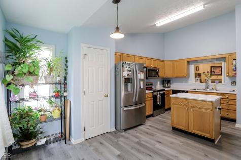 6824 Millbrook Circle Indianapolis IN 46237