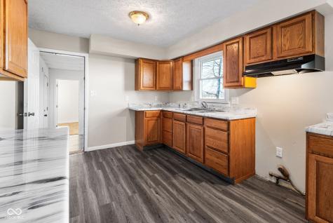 652 N Dellasburg Road Columbus IN 47203