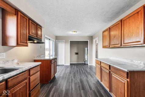 652 N Dellasburg Road Columbus IN 47203