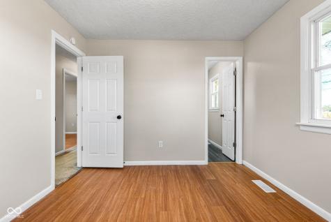 652 N Dellasburg Road Columbus IN 47203