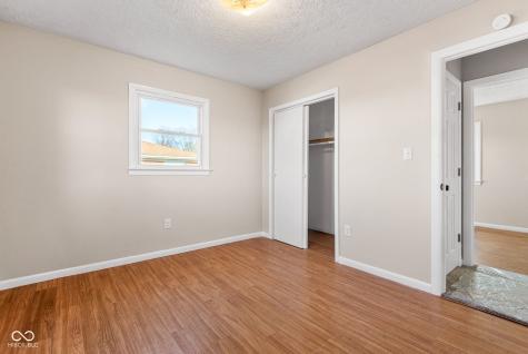 652 N Dellasburg Road Columbus IN 47203