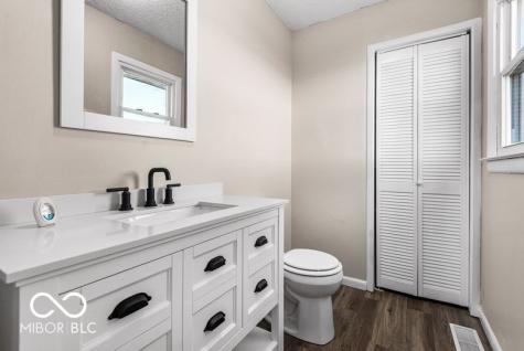 652 N Dellasburg Road Columbus IN 47203