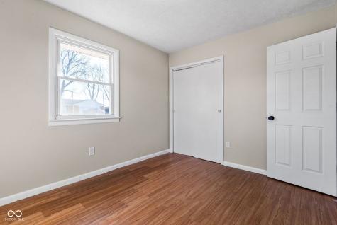 652 N Dellasburg Road Columbus IN 47203