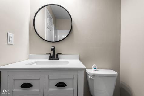 652 N Dellasburg Road Columbus IN 47203