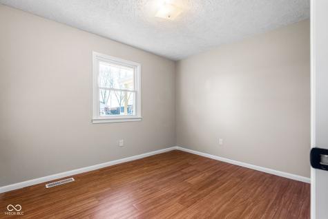 652 N Dellasburg Road Columbus IN 47203