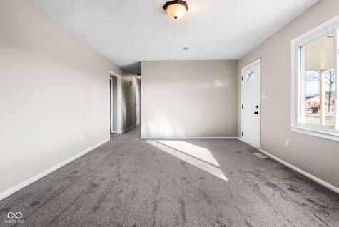 652 N Dellasburg Road Columbus IN 47203