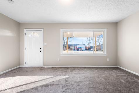 652 N Dellasburg Road Columbus IN 47203