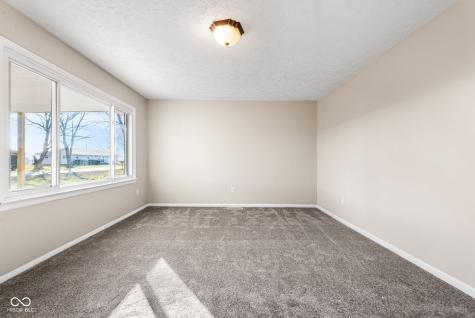 652 N Dellasburg Road Columbus IN 47203