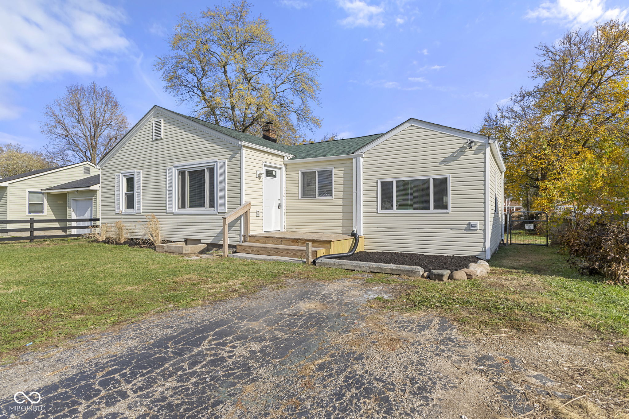 325 Manhattan Avenue Indianapolis IN 46241