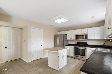 8641 Baypointe Drive Avon IN 46123