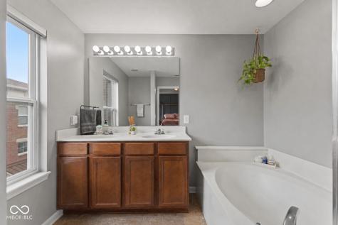 9542 Oakley Drive Indianapolis IN 46260