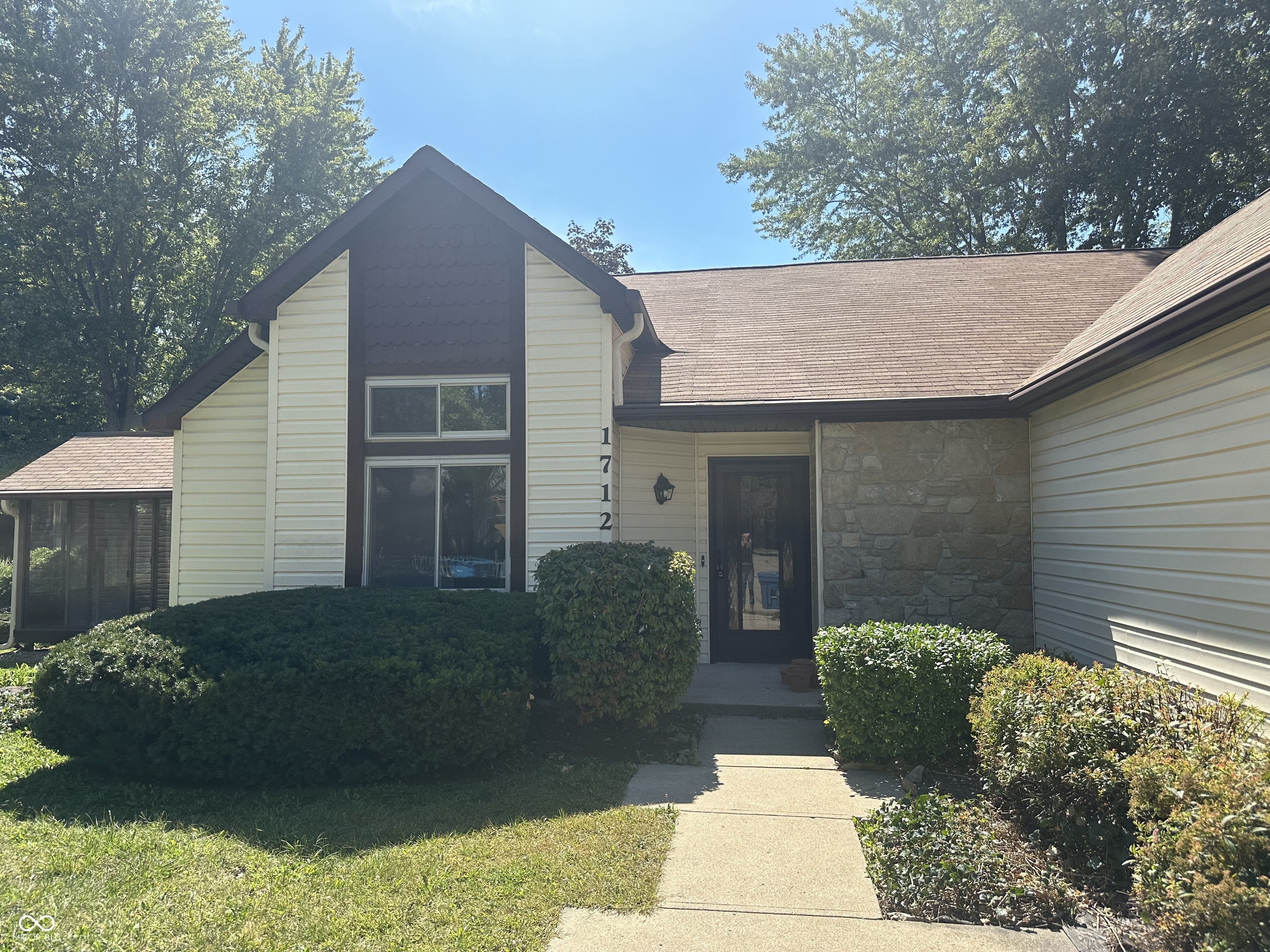 1712 Sandoval Court Indianapolis IN 46214