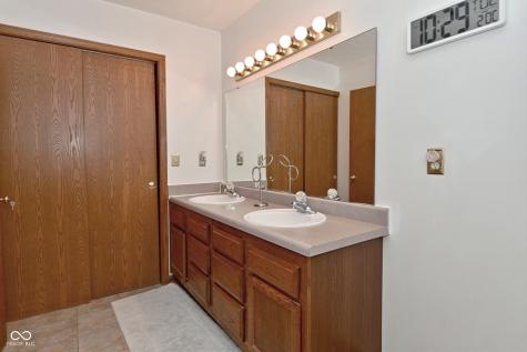 6624 Colleens Way Indianapolis IN 46221