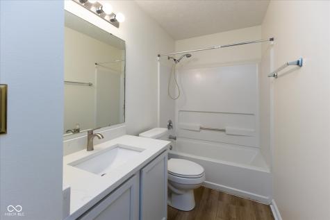 8091 Crumwell Drive Avon IN 46123