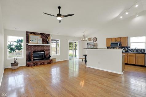 1906 Spring Beauty Drive Avon IN 46123