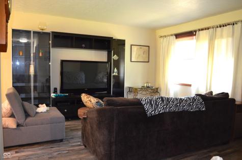 1291 E Longwood Shelbyville IN 46176