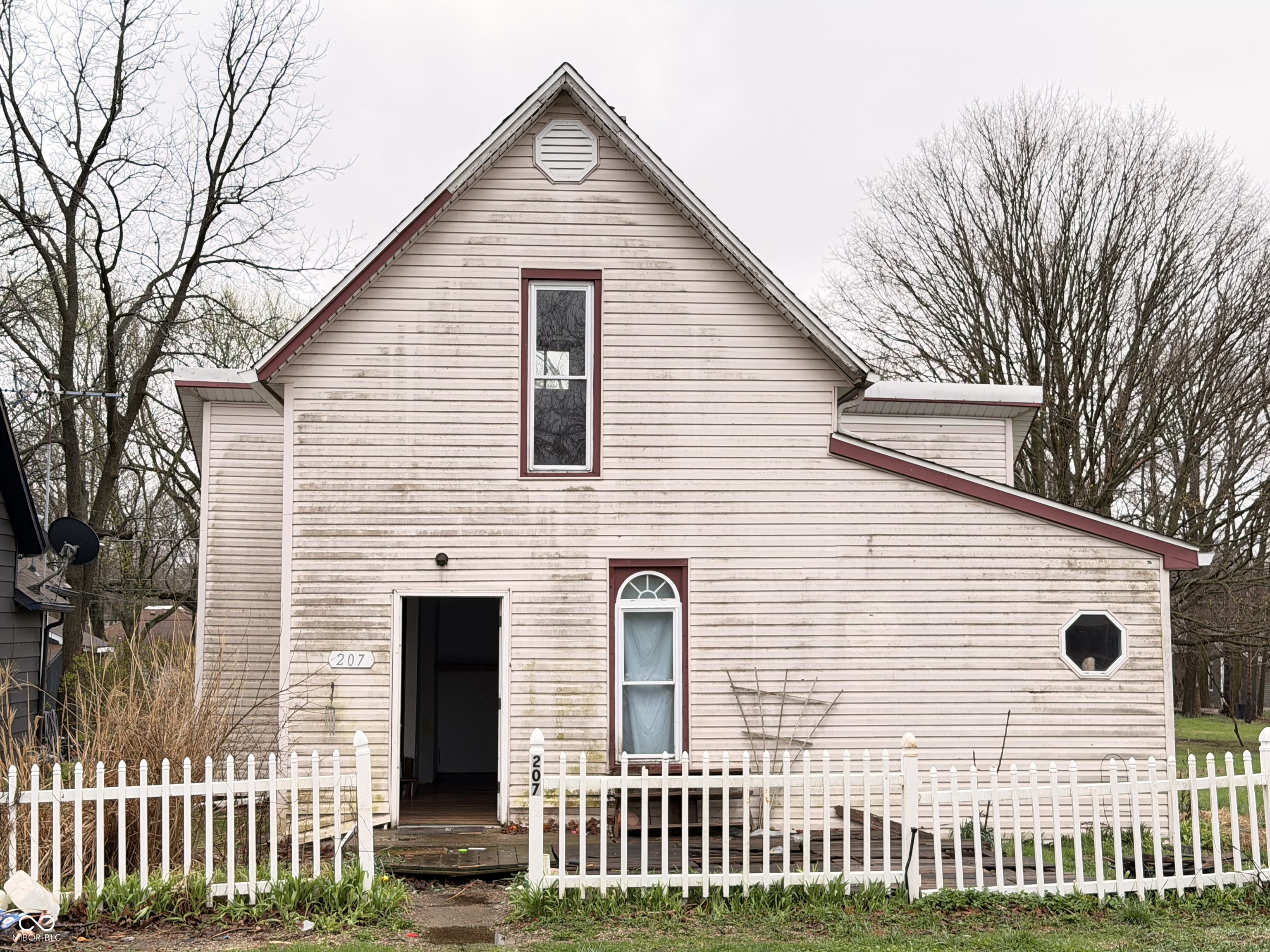 207 W Union Street Waynetown IN 47990
