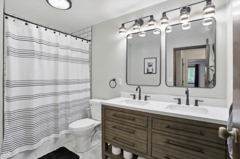 755 Round Court Zionsville IN 46077