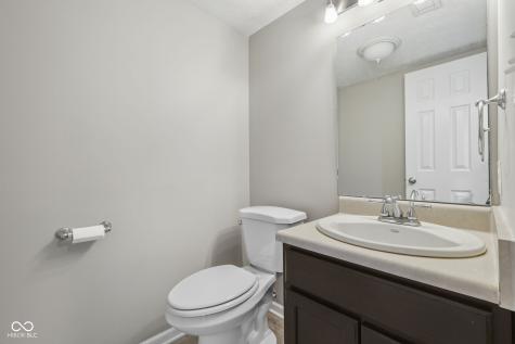 908 Washington Cove Lane Indianapolis IN 46229