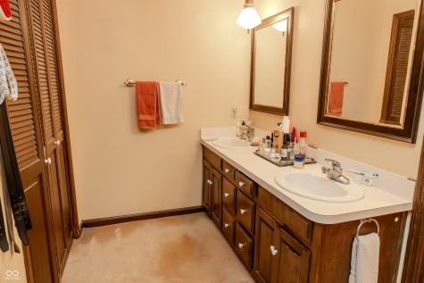 1958 W Twin Oaks Court Crawfordsville IN 47933