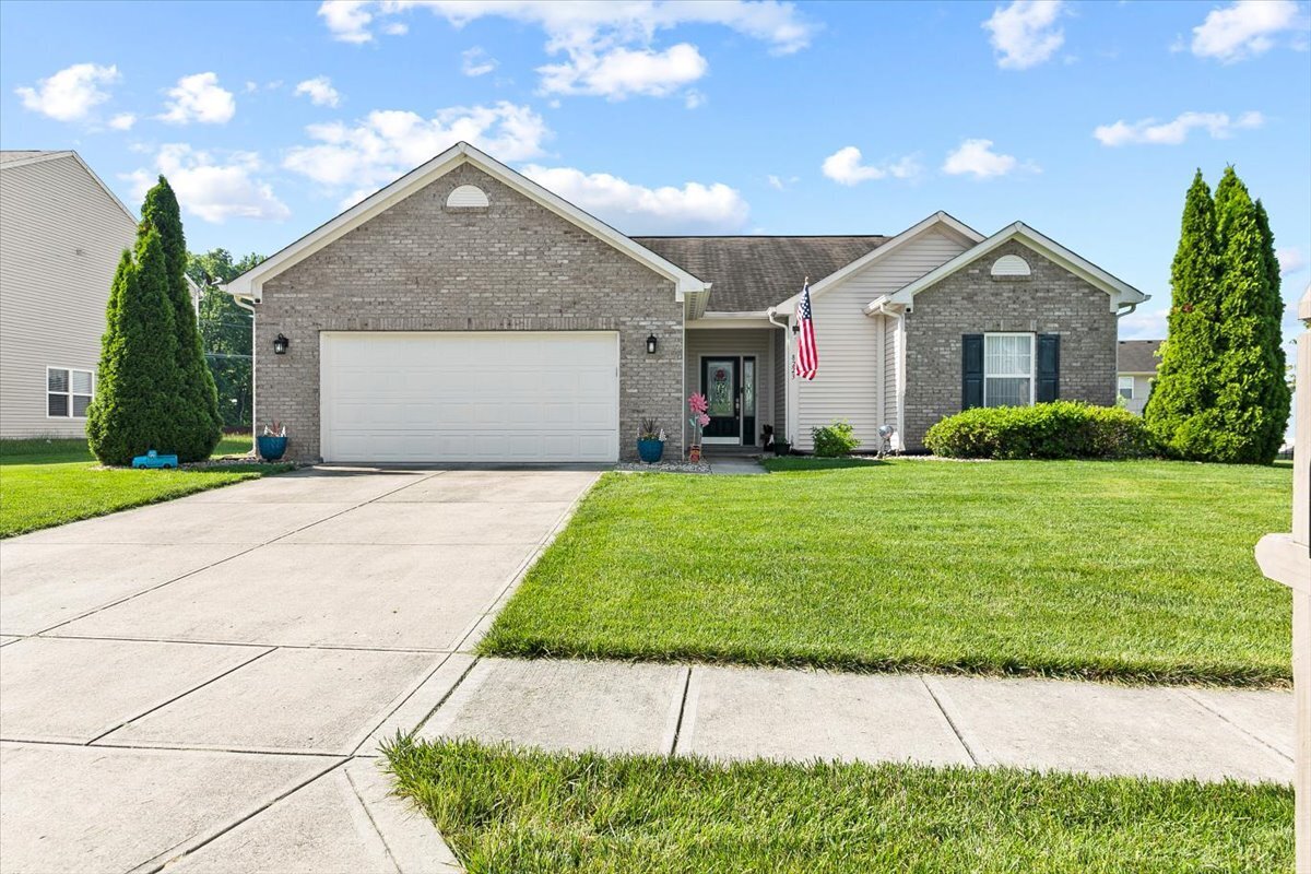 8223 Dartmoth Lane Avon IN 46123