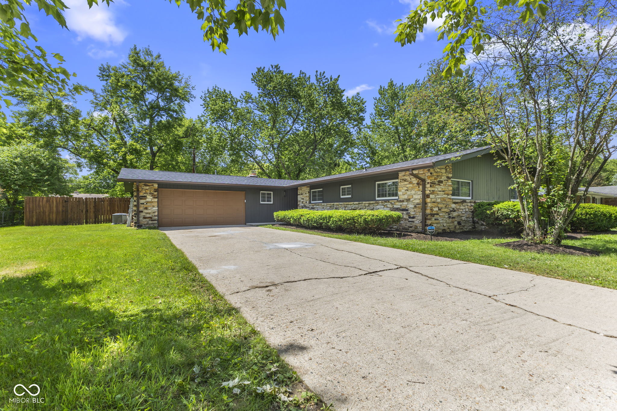 8816 Holliday Drive Indianapolis IN 46260