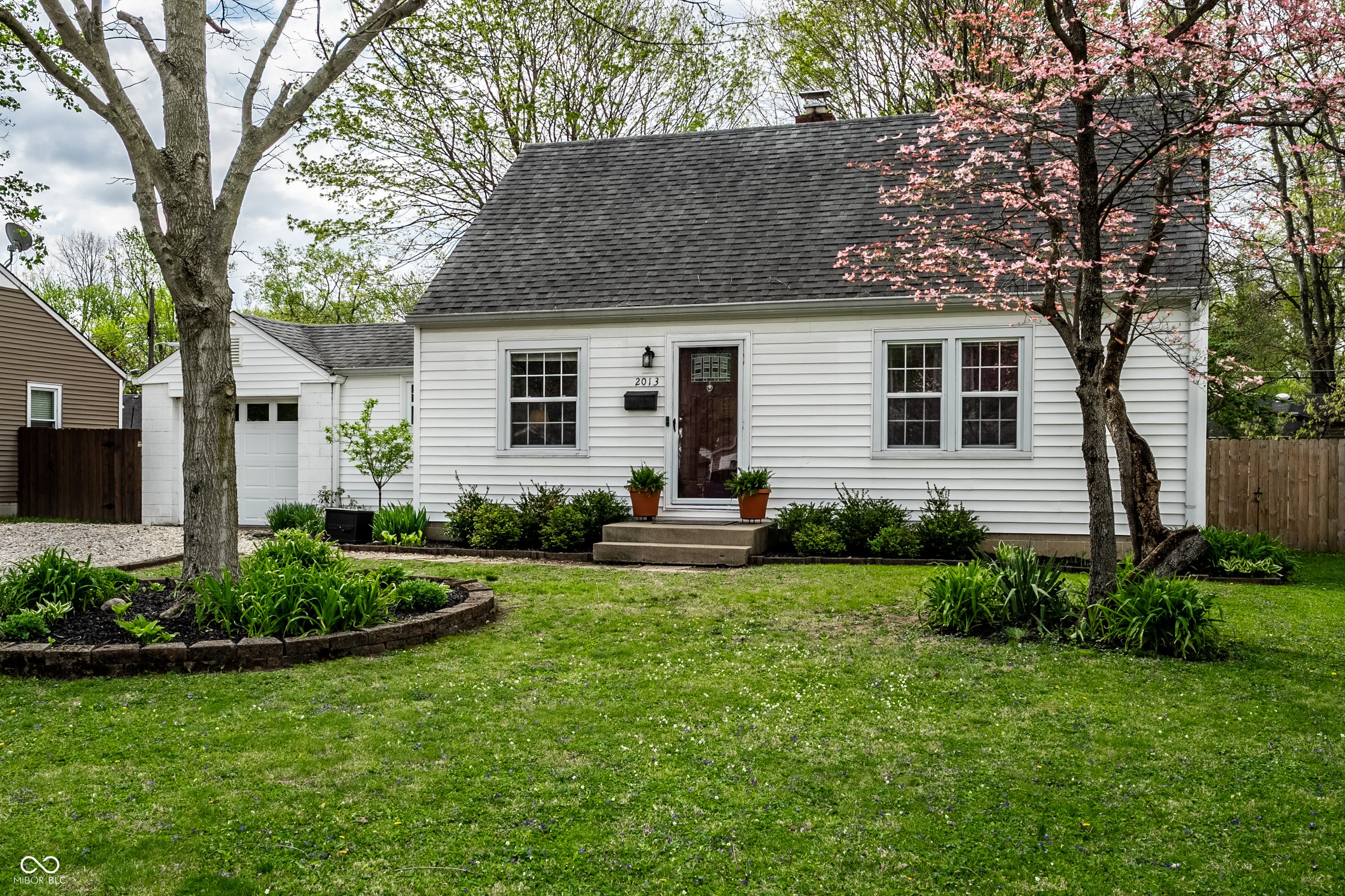 2013 E 65th Street Indianapolis IN 46220