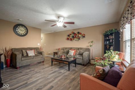 3693 Dayflower Way Indianapolis IN 46235